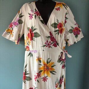 Old Navy Wrap Dress XL White Floral Hawaiian V Neck Short Sleeve Casual Feminine
